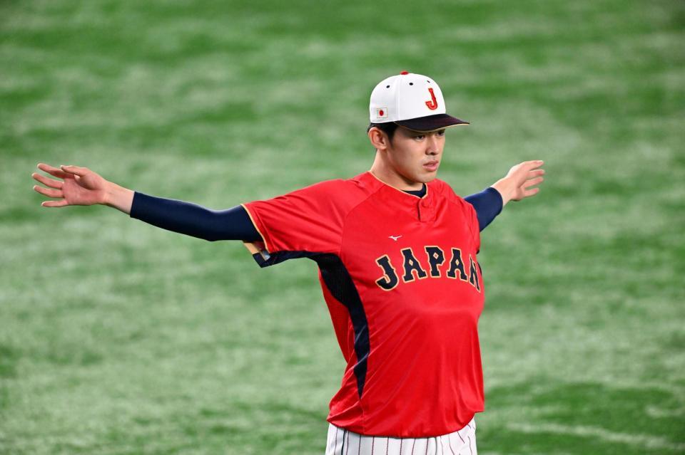 　調整する佐々木朗（撮影・金田祐二）