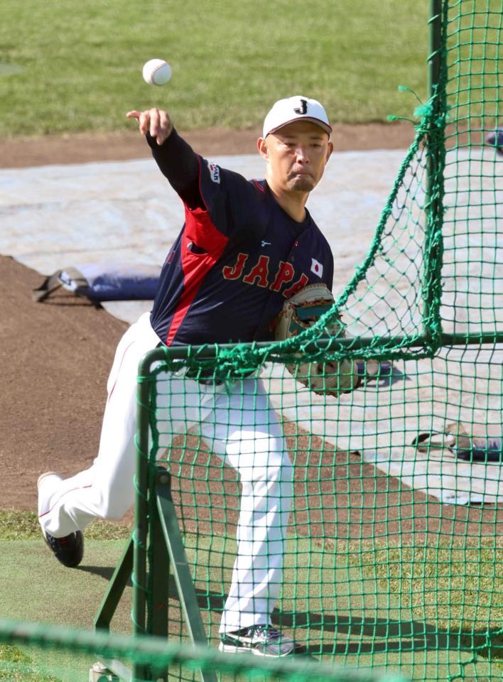 　打撃投手を務めた古野正人氏