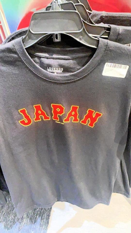 　決戦の地となる「ローンデポ・パーク」内のグッズショップで販売されている大谷の名前入りＴシャツ