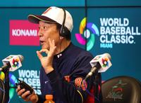 　佐々木朗の先発を発表する栗山監督（撮影・吉澤敬太）