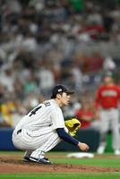 　４回、Ｌ・ウリアスに先制３ランを浴びた佐々木朗（共同）