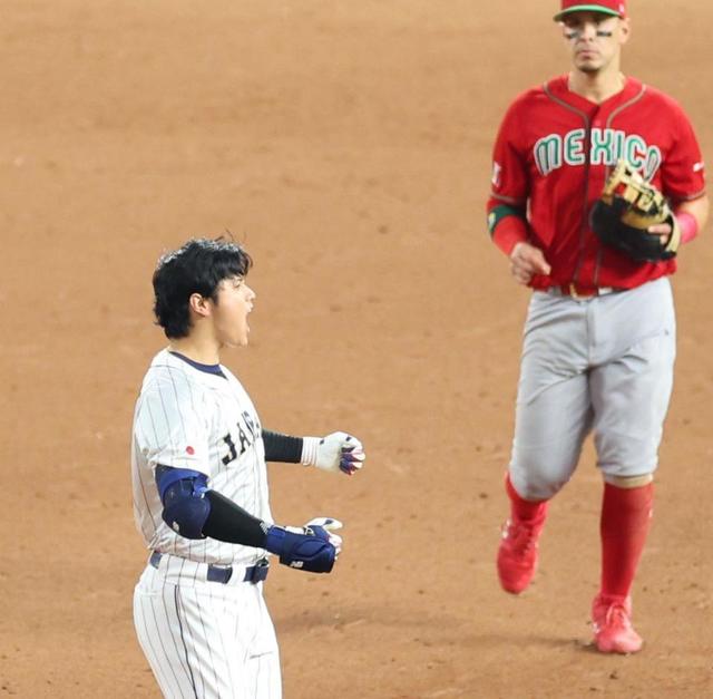 【写真】戦い終われば友人同士　大谷＆サンドバルの泣ける２ショット