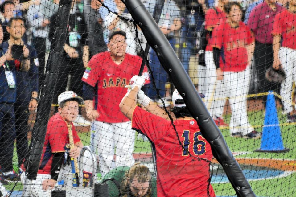 　大谷の打撃練習に注目する選手ら