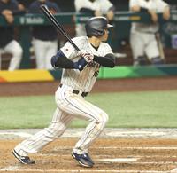 　７回、大谷が内野安打で出塁する