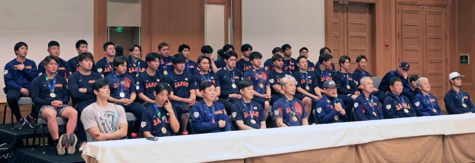 　優勝会見を行う侍ジャパン（撮影・吉澤敬太）