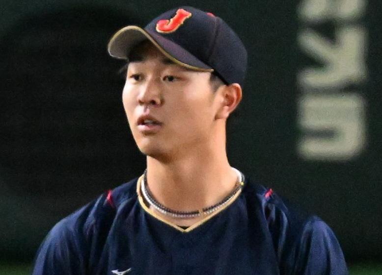 侍ジャパン 高橋宏斗が金メダル手に小田コーチへ報告「いい顔して帰ってきました」ファン「凄さと可愛さバレた」/WBC/デイリースポーツ online