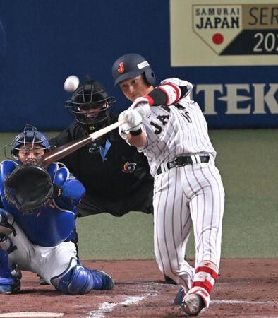 ２回、ソロを放つ佐々木（撮影・飯室逸平）