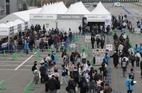 ファンが集まる侍ジャパンのグッズ売り場