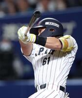 ７回侍ジャパン２死一二塁、左前へ適時打を放つロッテ・山本大斗＝バンテリンドームナゴヤ（撮影・伊藤笙子）