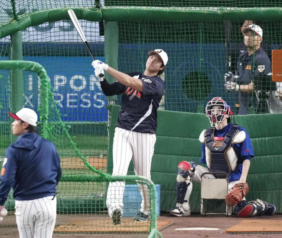 　壮行試合前に、打撃練習するＷＢＣ日本代表の大谷翔平＝27日