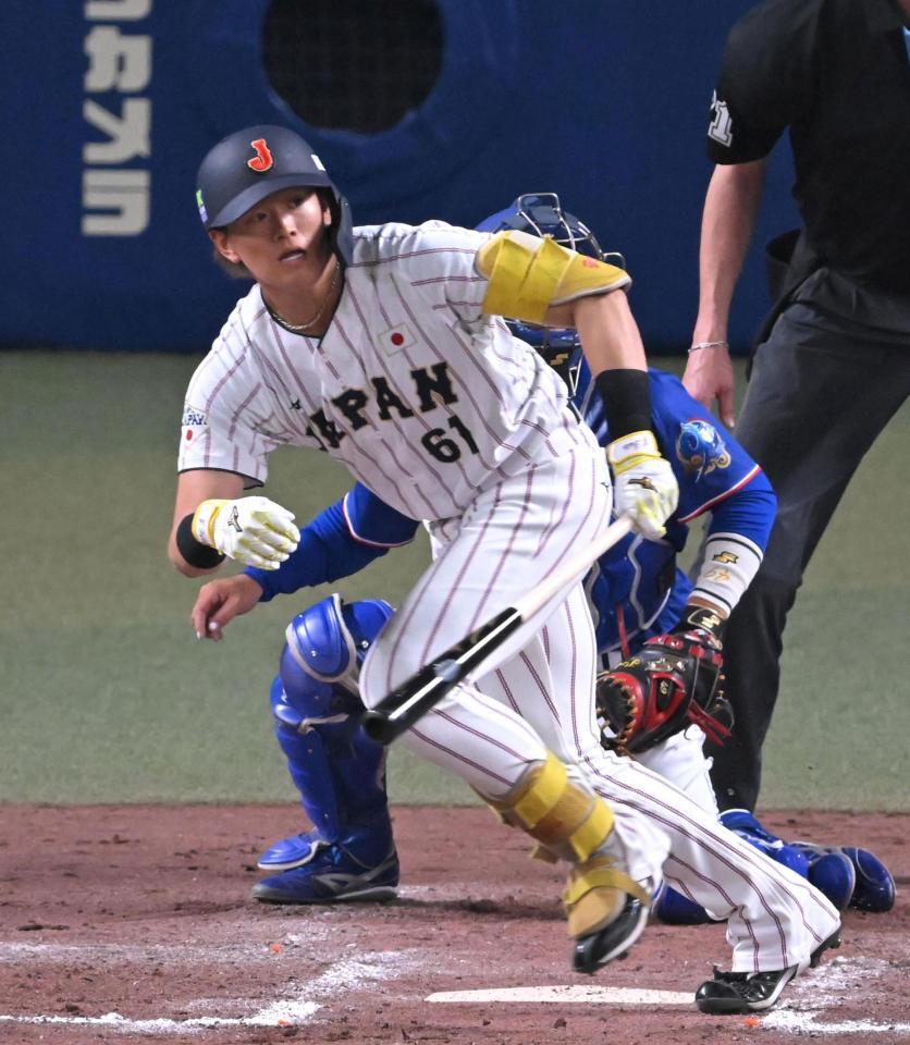 ７回、適時打を放つ山本（撮影・飯室逸平）