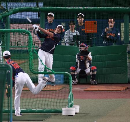 フリー打撃する吉田