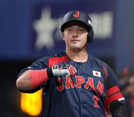 １回、左越えソロを放ち、デスターシャポーズを決める牧（撮影・伊藤笙子）