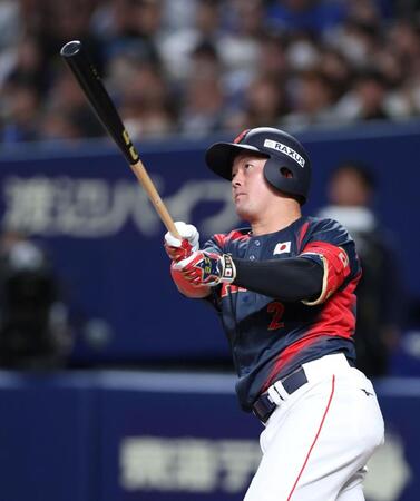 １回、左越えソロを放つ牧（撮影・伊藤笙子）