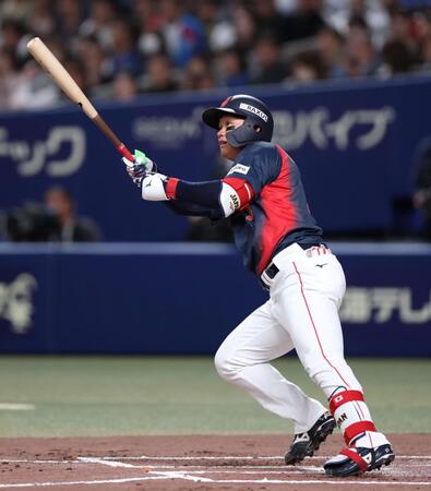 ２回、左越えソロを放つ森下（撮影・伊藤笙子）