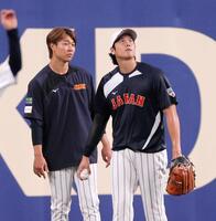 大谷（右）と高橋宏＝２７日