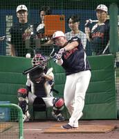 　打撃練習する鈴木