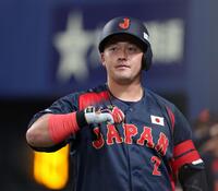 １回、左越えソロを放ち、デスターシャポーズを決める牧（撮影・伊藤笙子）