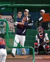 フリー打撃する大谷