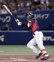 ２回、左越えソロを放つ森下（撮影・伊藤笙子）