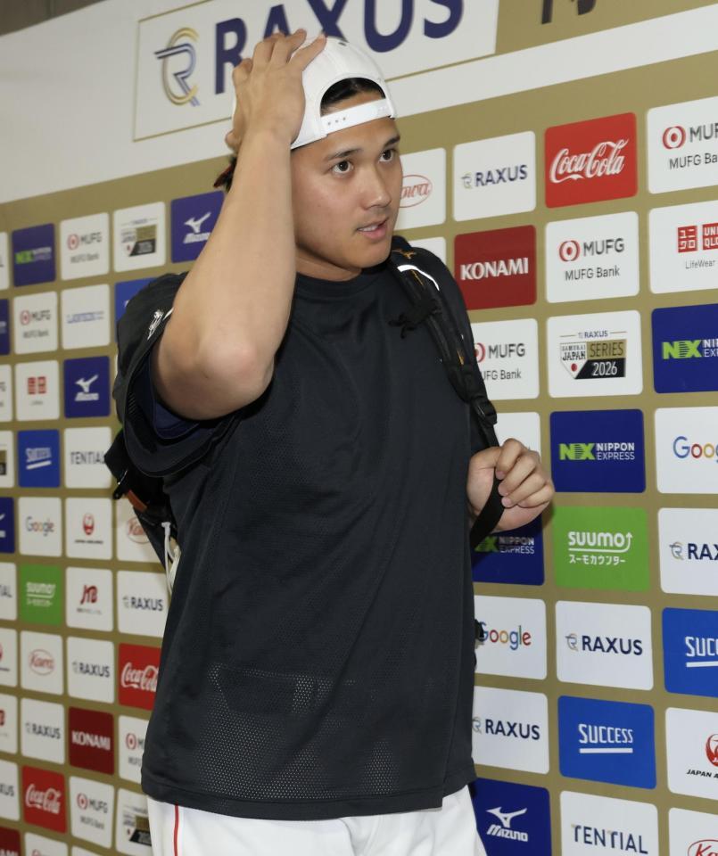 球場入りする大谷（撮影・伊藤笙子）