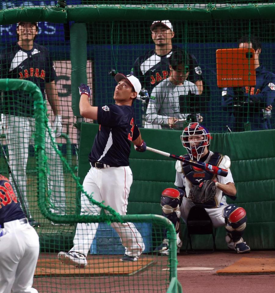 フリー打撃する吉田