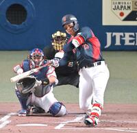 　２回、勝ち越しソロを放つ森下（撮影・飯室逸平）