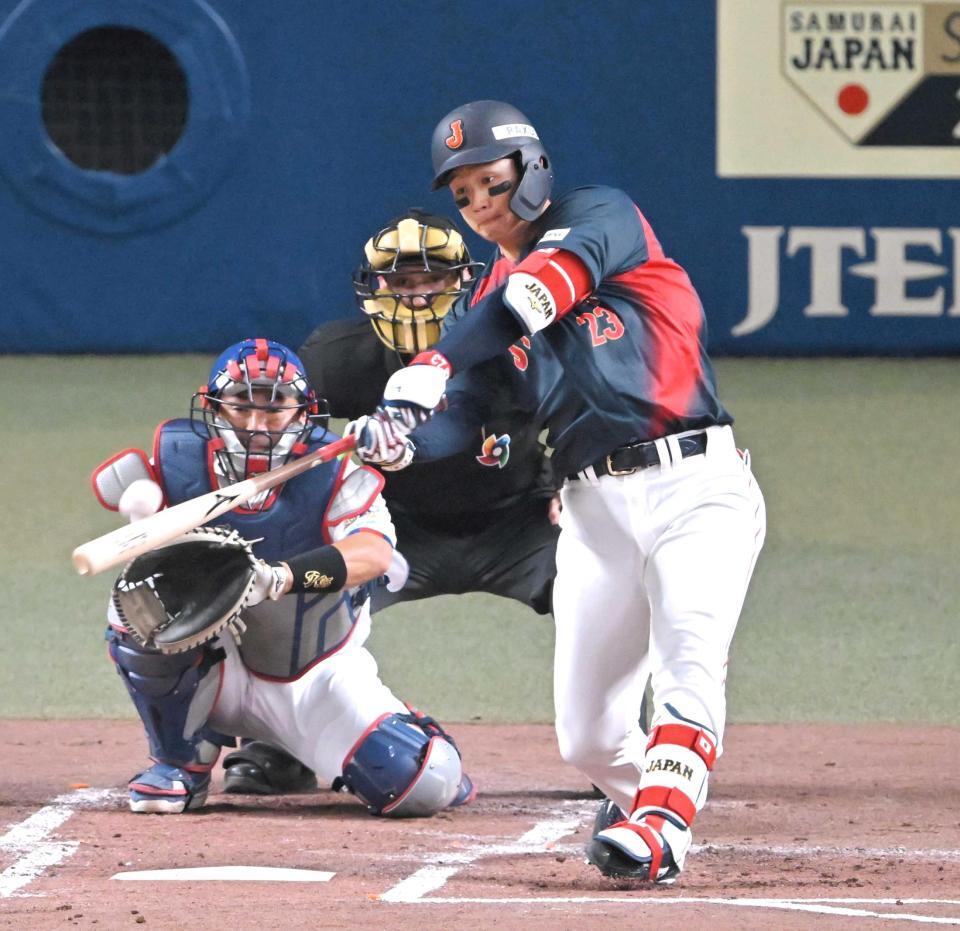 　２回、勝ち越しソロを放つ森下（撮影・飯室逸平）