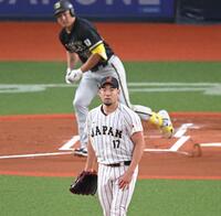 １回、杉本に先制打を許す菊池（撮影・飯室逸平）