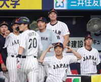 ９回、牧の適時打で一走仲田が本塁を狙うもアウトとなりゲームセット、無念の表情を浮かべる大谷（撮影・坂部計介）