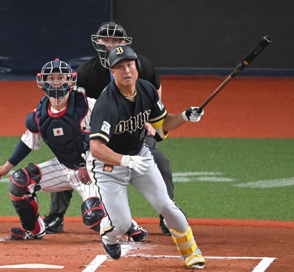 １回、先制打を放つオリックス・杉本（撮影・飯室逸平）