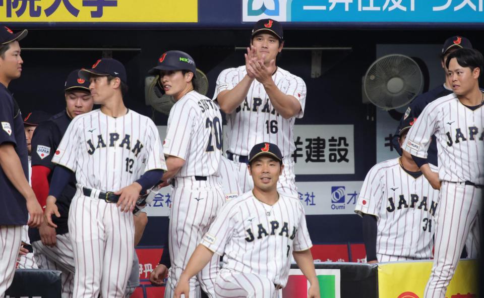 ９回、牧の適時打で一走仲田が本塁を狙うもアウトとなりゲームセット、無念の表情を浮かべる大谷（撮影・坂部計介）