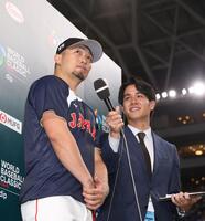 試合後、インタビューに応じる鈴木（撮影・西田忠信）