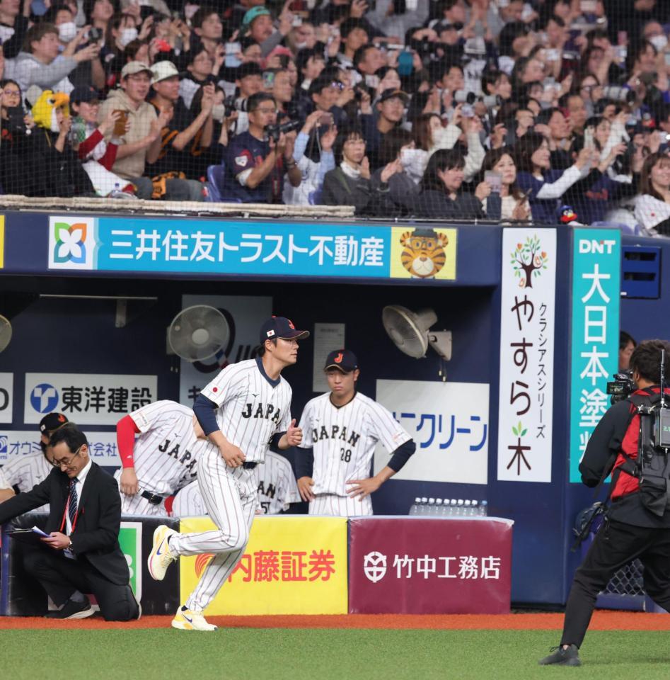 山本由伸が投げ入れたボール 捕球した男性の善行が世界へ 即座に野球