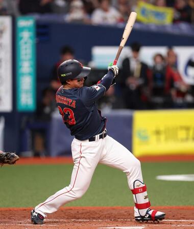 ７回、２点打を放つ森下（撮影・西田忠信）