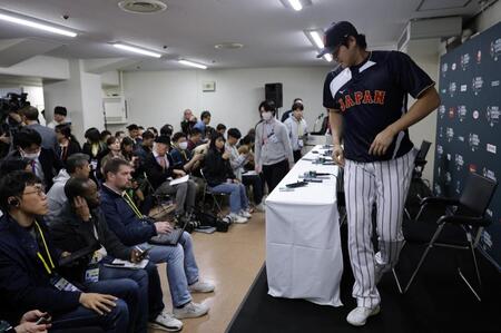 会見する大谷（読売新聞社提供）