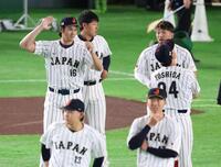 グランドに姿を見せた（左から）大谷、岡本、鈴木、吉田ら（撮影・金田祐二）