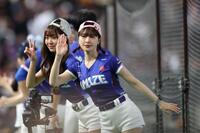 ポーズを決める台湾チア（撮影・佐々木彰尚）