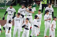 グランドに姿を見せた岡本、大谷、鈴木、村上ら（撮影・金田祐二）＝４日