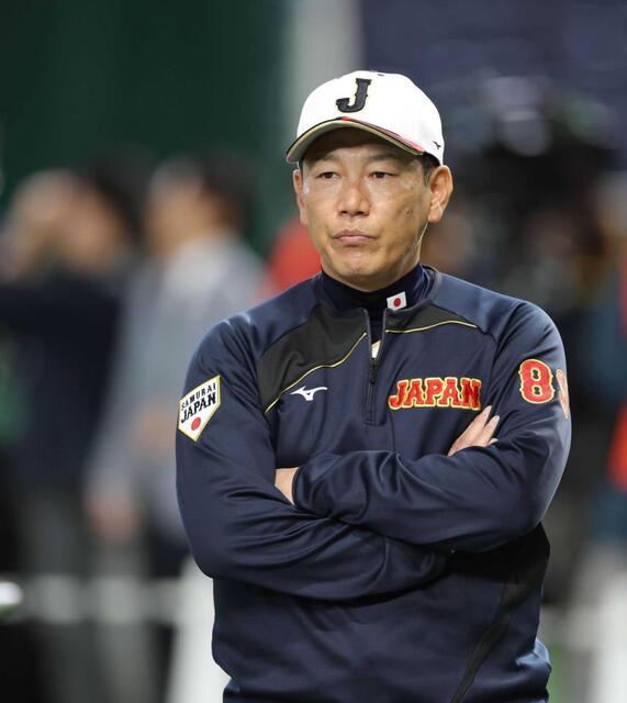 侍ジャパン・井端監督 もっとお茶を！新パフォで一体感「きのうは6本