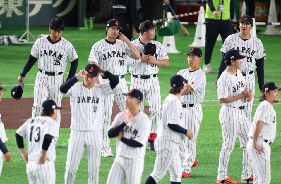 グランドに姿を見せた岡本、大谷、鈴木、村上ら（撮影・金田祐二）＝４日