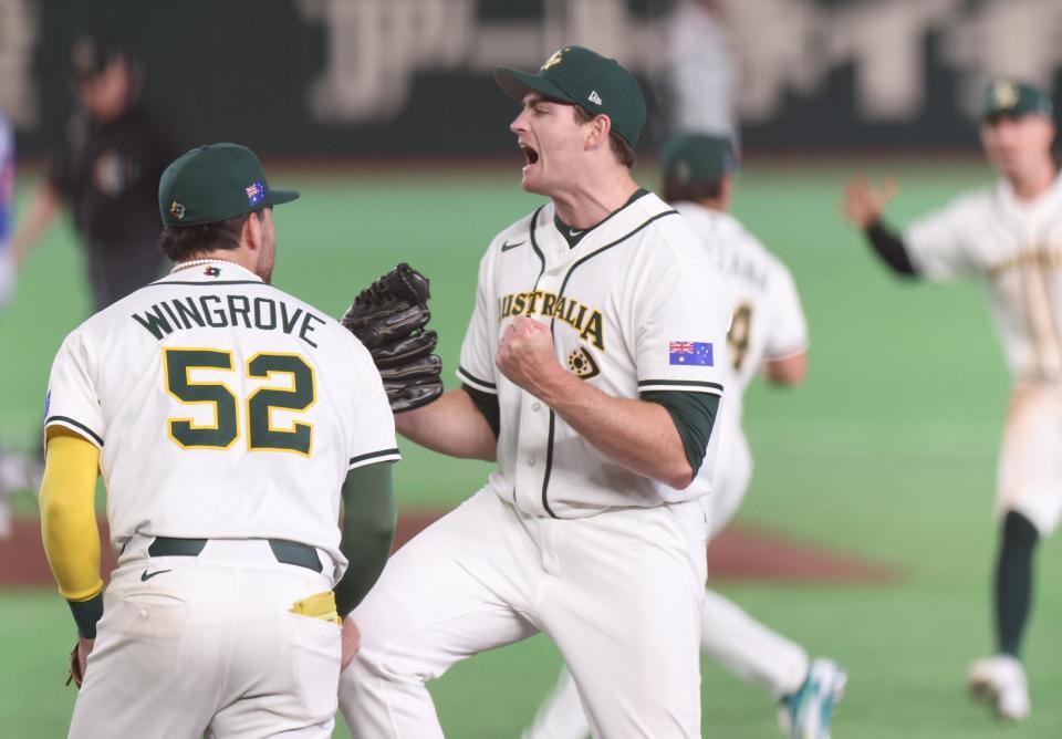 　勝利に喜ぶケネディ（撮影・佐々木彰尚）