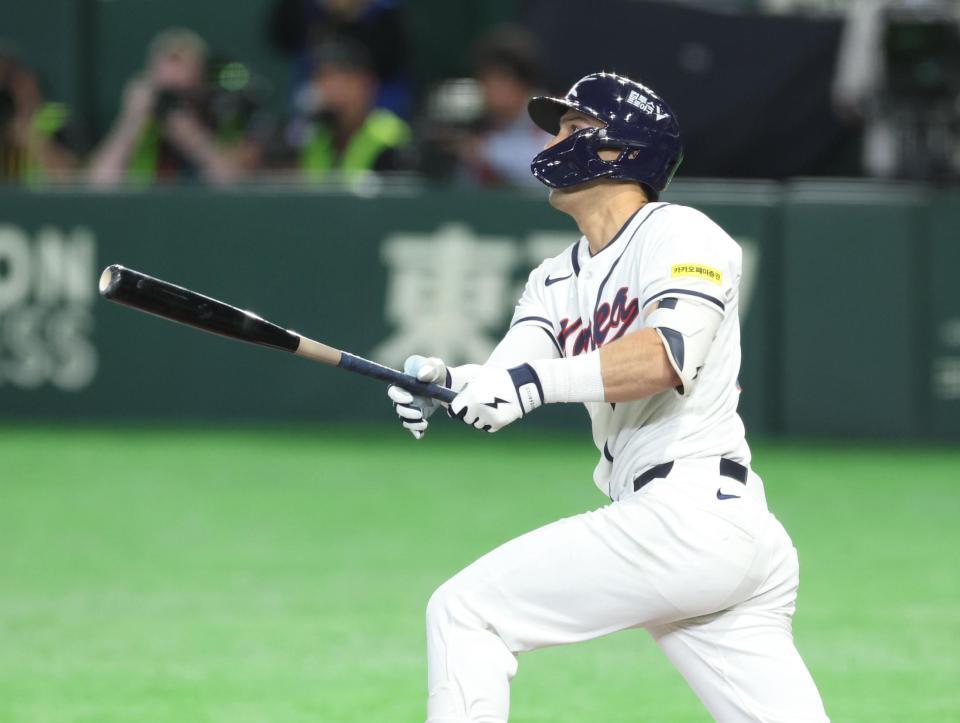 ５回、２ランを放つウィットコム（撮影・金田祐二）