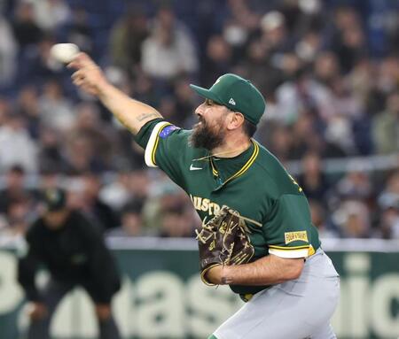 ８回に登板したバンスティーンセル（撮影・佐々木彰尚）