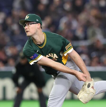 ４回から登板したオーストラリアのウィン（撮影・佐々木彰尚）