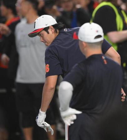 　試合前にグランドに姿を現した大谷（撮影・堀内翔）