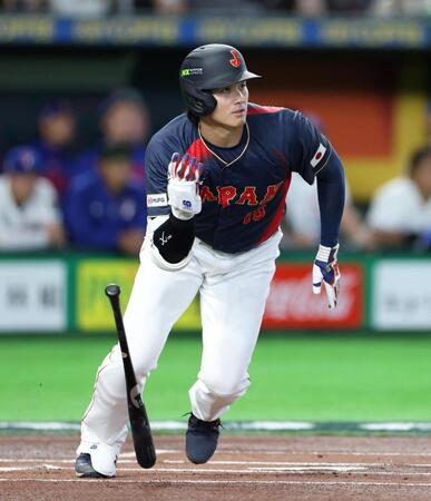 １回、右線へ二塁打を放つ大谷（撮影・伊藤笙子）