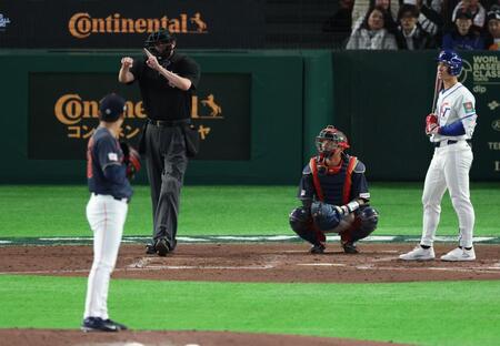 ピッチクロック違反を取られる山本（撮影・金田祐二）