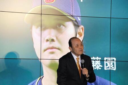 ＷＢＣパブリックビューイングイベントで試合を振り返る岡田オーナー付顧問