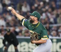 ８回に登板したバンスティーンセル（撮影・佐々木彰尚）